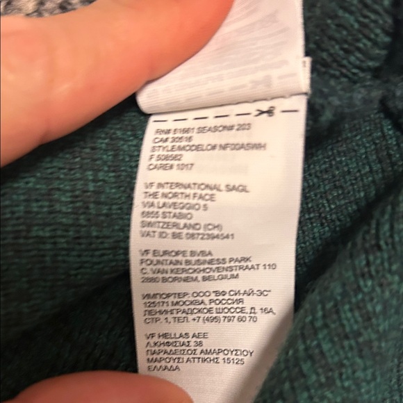 The North Face Dark Green Knit Beanie & Carhartt brown beanie. Top winter brands - Picture 16 of 16